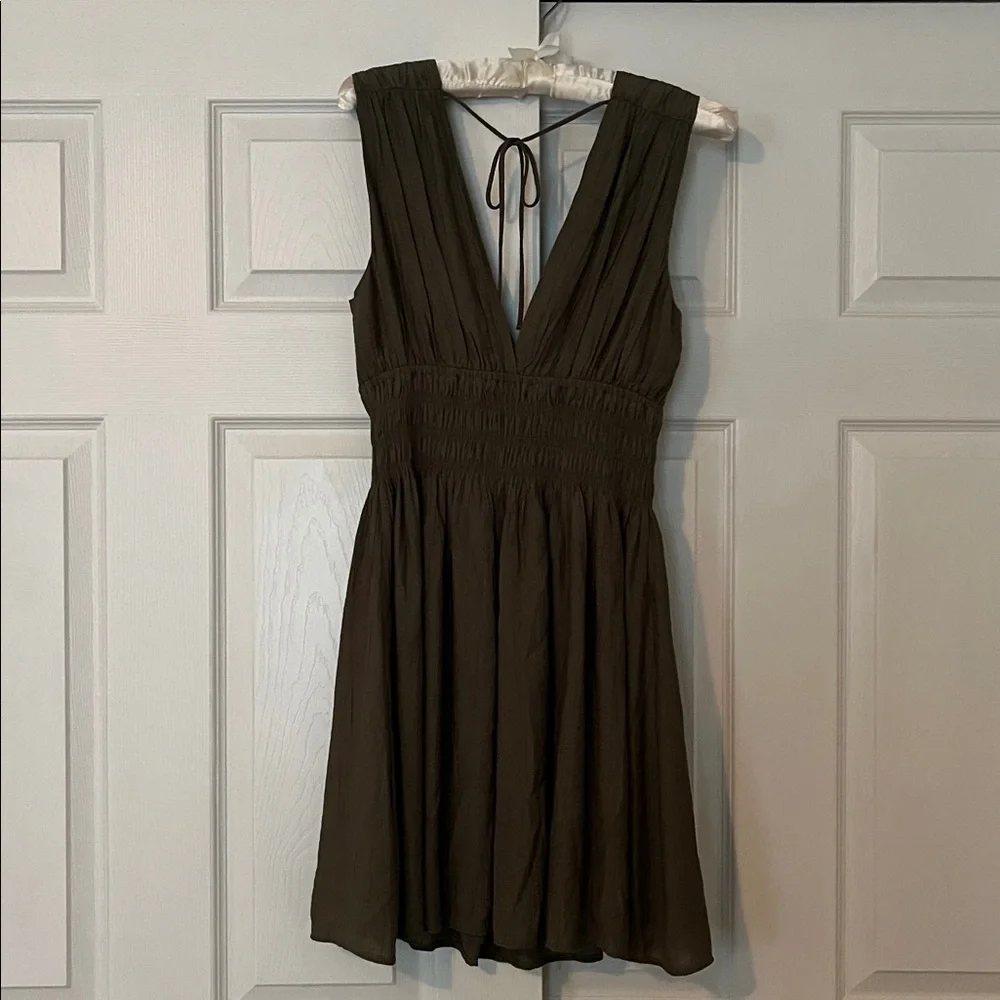 Abercrombie & Fitch Women's Smocked Plunge Crinkle Mini Dress - Small Tall - Picture 4 of 10